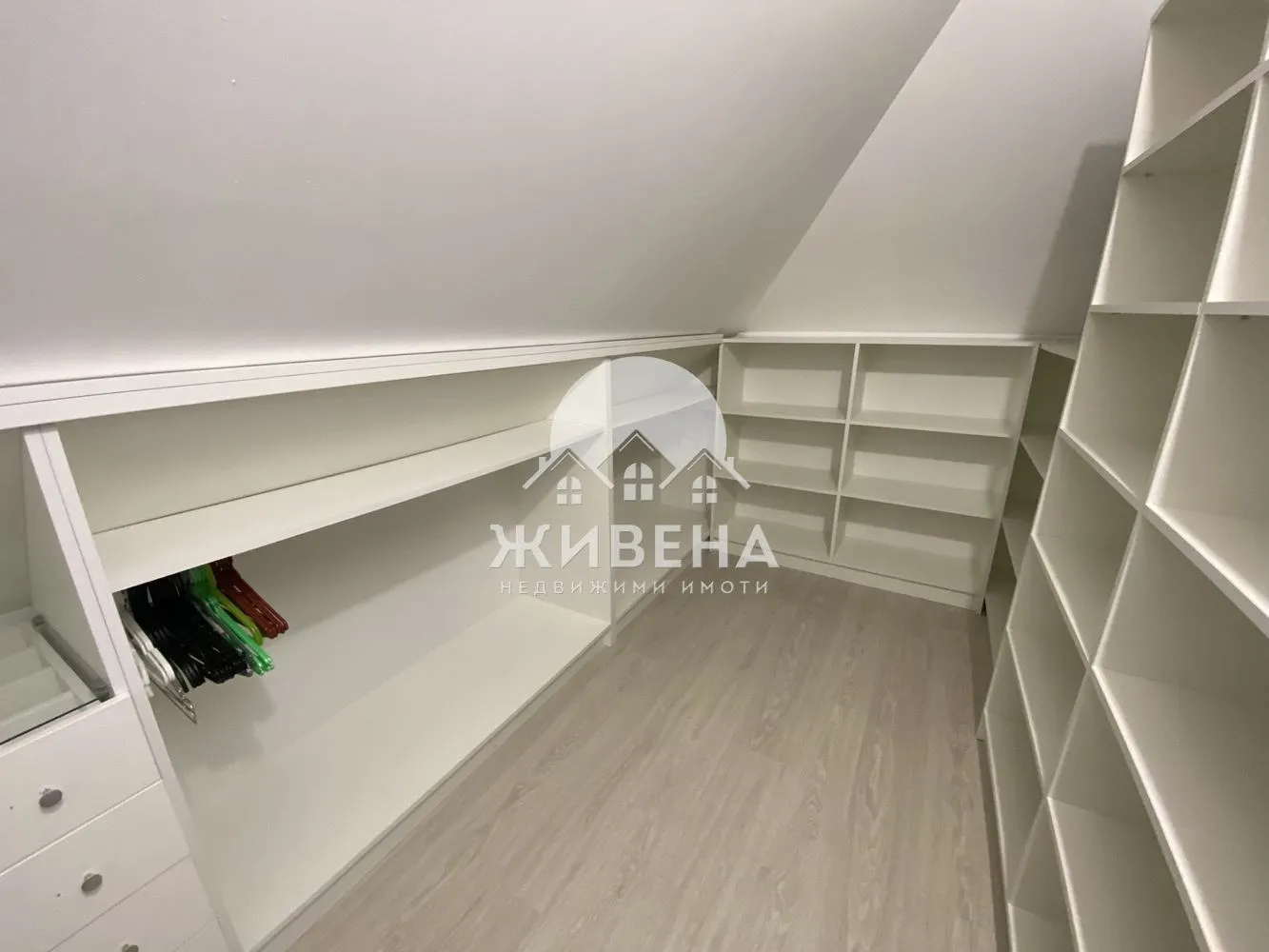 Многостаен, Чайка, Варна - снимка 7 от 18