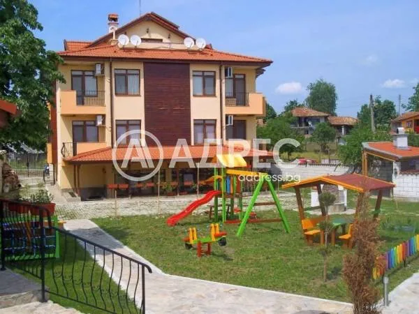 Хотел, Върбица, Североизточна България - снимка 2 от 24
