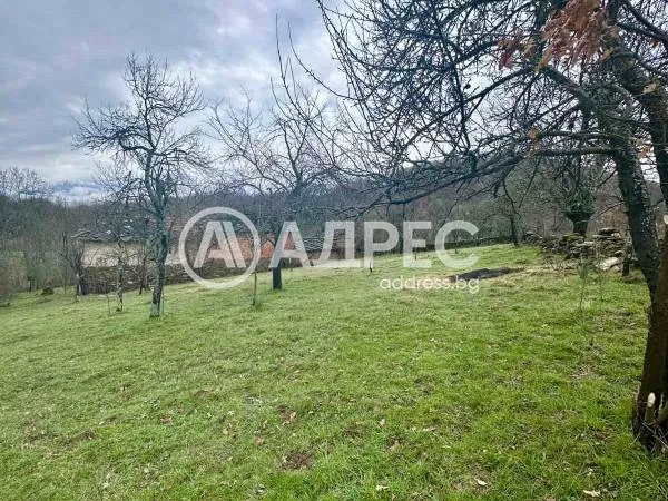 Къща, Априлци, Северозападна България
