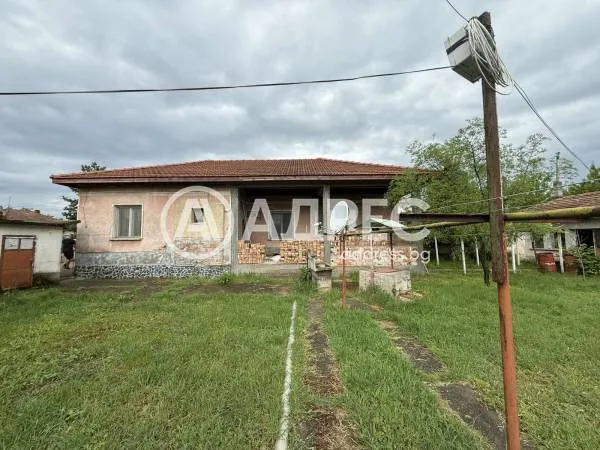 Къща, Долна Митрополия, Северозападна България
