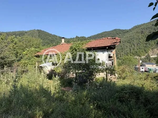 Къща, Троян, Северозападна България