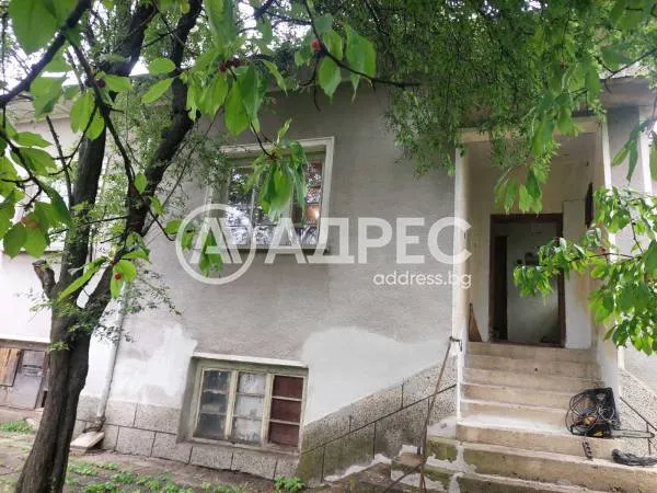 Къща, Червен Бряг, Северозападна България