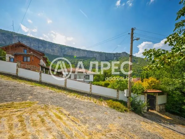 Къща, Враца, Северозападна България - снимка 7 от 13