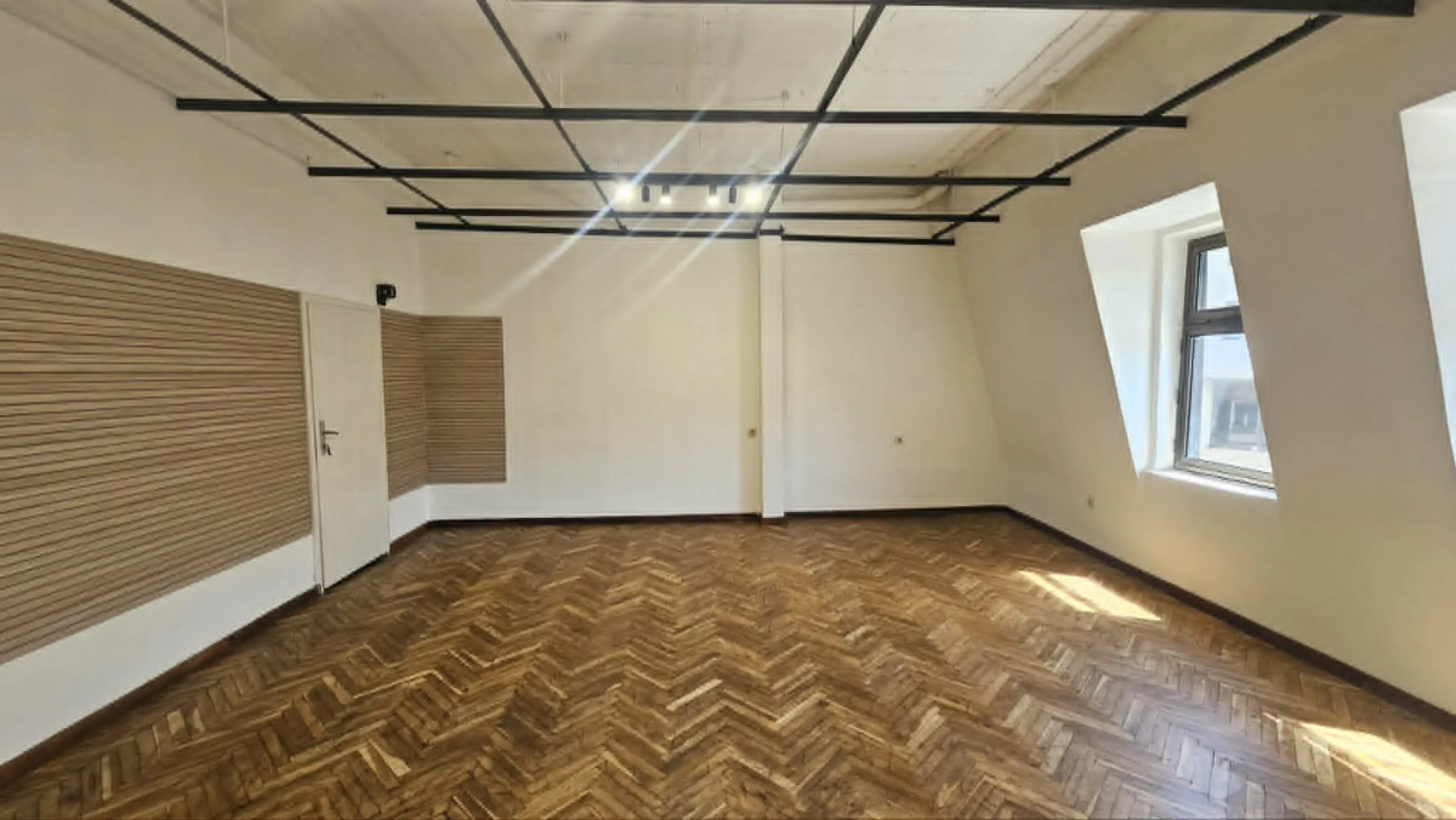 Офис, Ловеч, Северозападна България - снимка 2 от 4